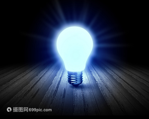 燈泡背景圖像與發光燈泡木制表